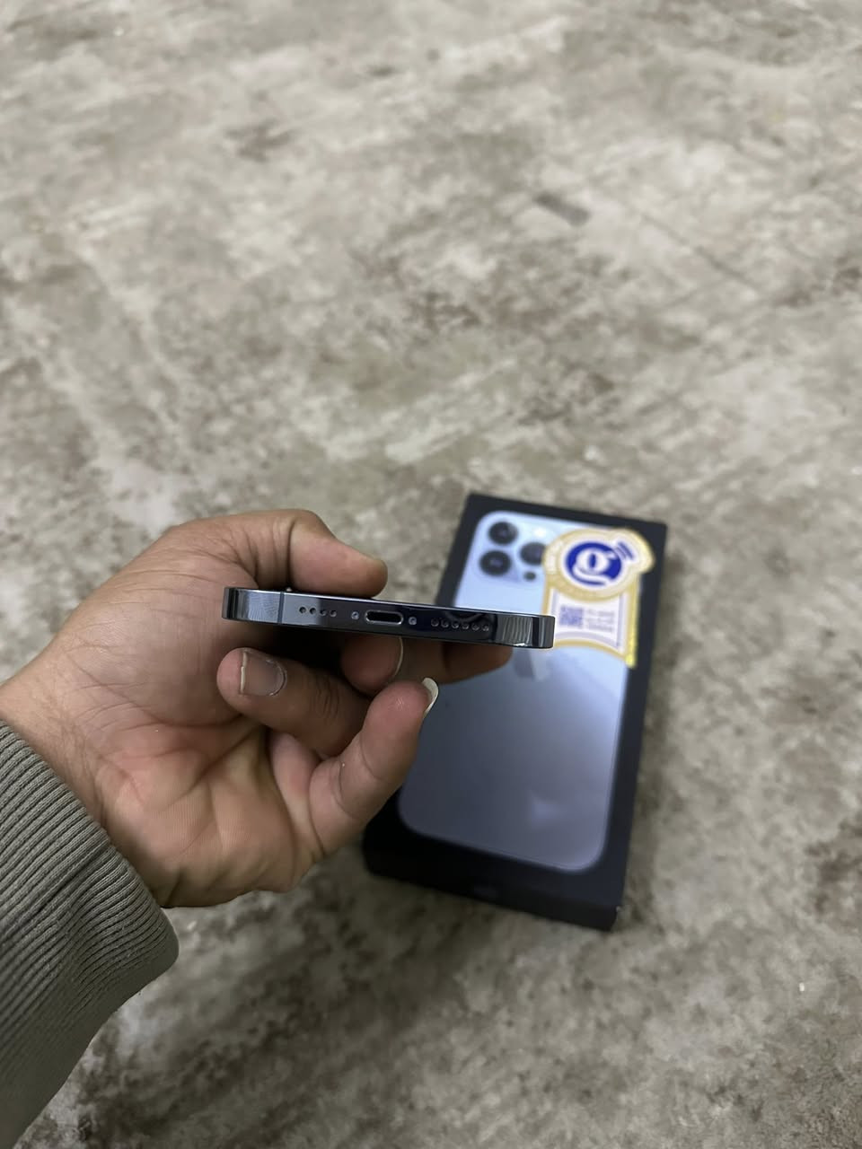 سلام عليكم ايفون 13 bro max شخط مابي شرق اوسط بطاريه 85 ممفتوح وتر بروف السعر 700 مكاني بغداد المدائن ***********
