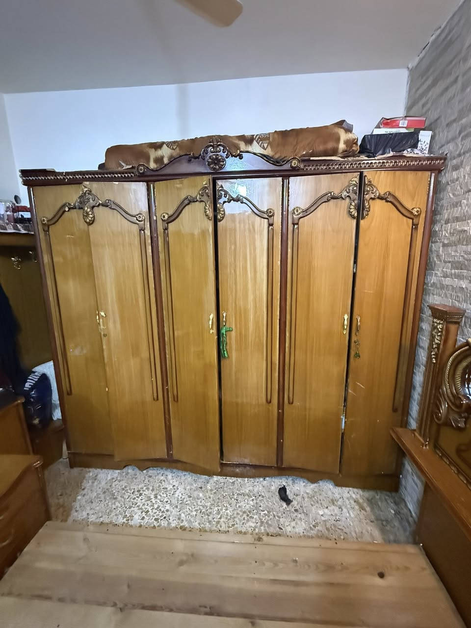 غرفة نوم خشب صاج سعره 400 الف ***********
