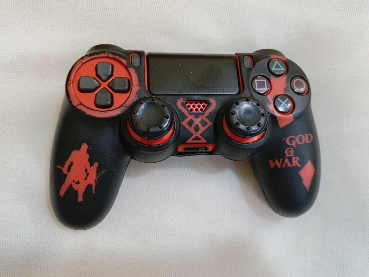 للبيع PS4 Pro مهكر (نظام 9.00) – نظافة 100% ✨
جهاز بلي 4 برو، قمة بالنظافة وما مشتغل هواي.
مهكر كامل وجاهز.
وياه الكارتون، يده الاصليه عدد2، وقاعدة مبردة.
الفحص والتشغيل مباشر قبل الشراء.
السعر: [450.000] وقابل للتفاوض البسيط للصامل.
.      .     .     .     .     .     .    .    .    .    . 
شرط الفحص والتشغيل عندي بالبيت، إذا ما عجبك كولشي ما خسران. الجهاز لوز ومضمون.
للتواصل: [***********]
