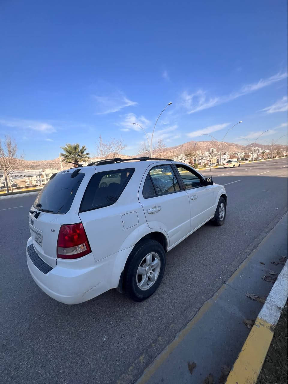 كيا سورينتو موديل ٢٠٠٦ محرك ٣،٥ 
كير ومحرك وتبريد بشرط 
تحويل وكاله بشرط 
بدون دعم و بدون ضربه فقط 
نص باب سايق صبغ بدون دواخل
يعني نص قطعه صبغ 
سياره على وضع شريكه احل من ص
سياره مكانها دهوك 
سياره دبل اكسل و كير توماتيك 
وشاشه وكاميره اكو هويه مواصفات اخرى
سعرها ٨٨ ورقه 
*********** بيها واتس دهوك, العراق
