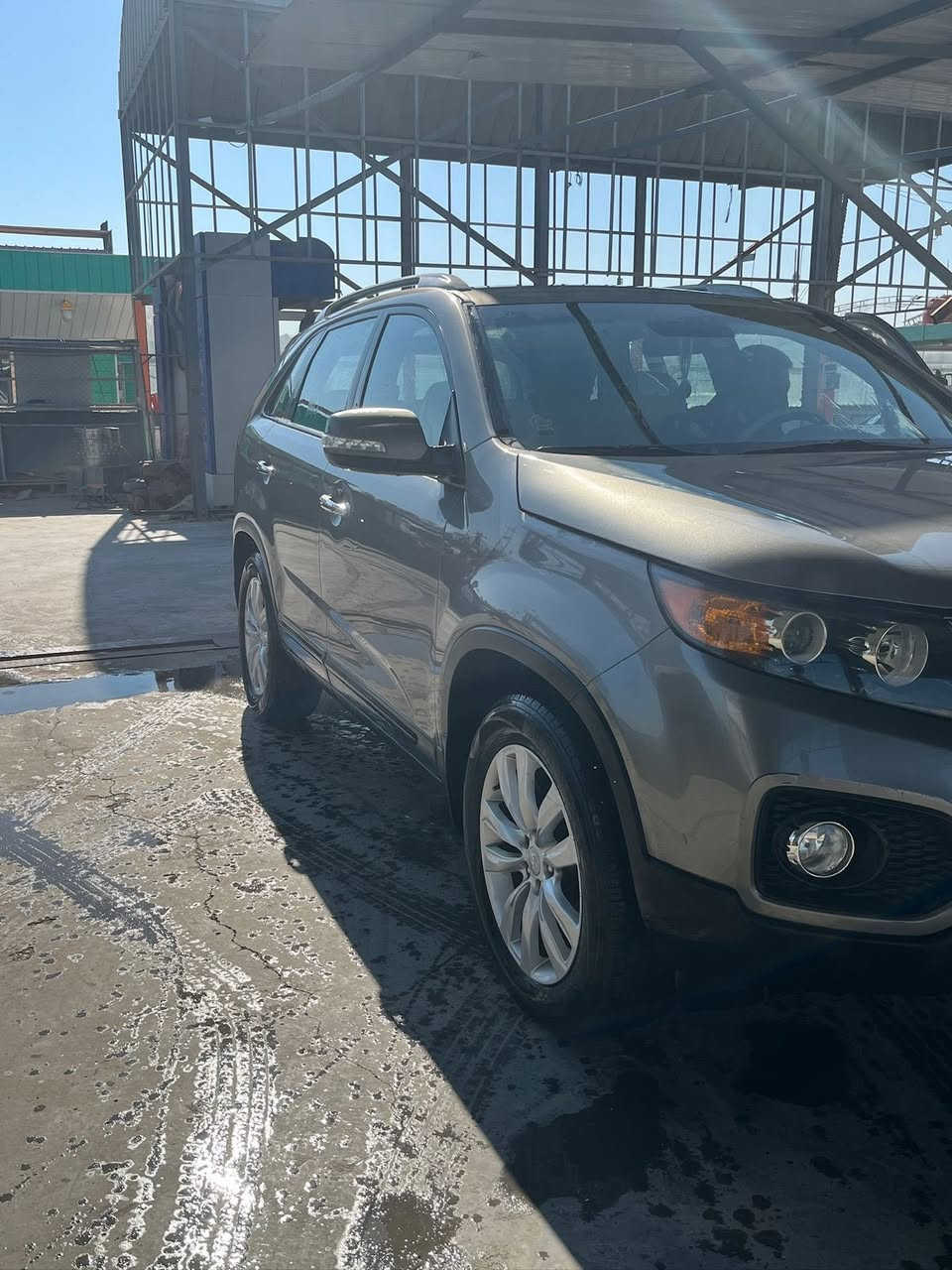 سياره سورنتو 2013 مكفوله من الضربه7راكب سياره حره تبريد ومكينه مكفوله رقم انكليزي السعر145رقم التلفون***********
