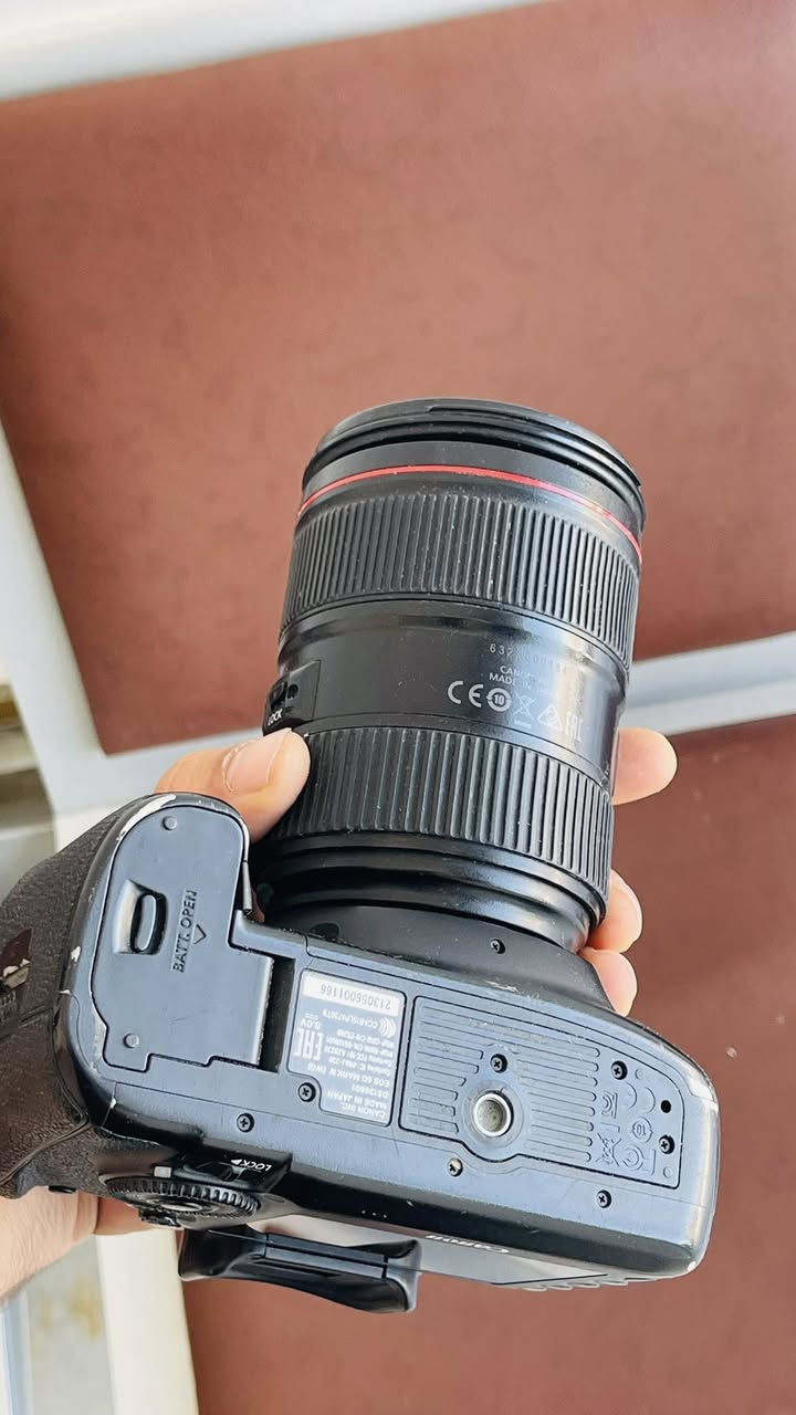 السعر 1,500,000

كانون EOS 5D Mark IV فول فريم 
    مع عدسه 24 105 ستبلايز USM 
     مستشعر بدقة 30.4 ميجابكسل
 فيديو بدقة 4K، وشاشة لمس، واتصال
 Wi-Fi/NFC  مع إمكانية التركيز
 التلقائي في61 نقطة سرعة تصل إلى 
7 إطارات في الثانية شاشة العرض
 شاشة LCD  لمس دبل منفذ رام تنفع
 لجلسات التصوير الخارجي والداخلي
 والرياضي  الإعلانات


**إذا كنت صاحب هذا الإعلان وتريد حذفه لأي سبب، رجاءا أرسل رسالة إلى الدعم الفني**