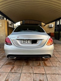 C300  موديل ٢٠٢١  ماشية ٦٧ الف كيلو  سيارة بدون حادث  فقط كيس الدهن  م...