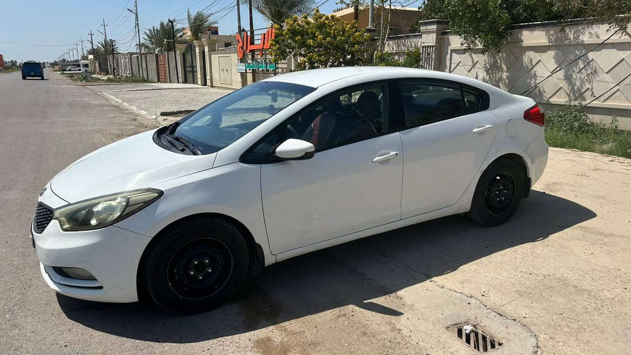 السلام عليكم
كيا سيراتو ١٤
خليجي دوش 
تحويل ثاني يوم 
بيهه بارد جاملغين
 حسبت شبرين صبغ باب ايمن 
العنوان بغداد
*********** وتساب 
117 وبيهه مجال بسيط
