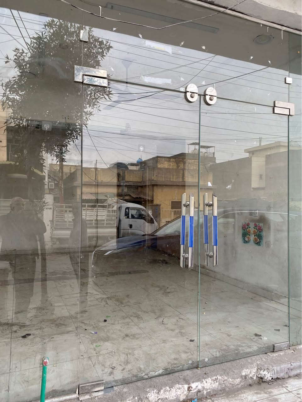 جام خانه  محل نوع الجام مسكرت غير قابل للكسر للبيع عدد اثنين السعر ٦٠٠الف مكاني بغداد  الدوره  الاسكان شارع (٥)الكنيسه وهذا رقمي *********** بغداد, العراق
