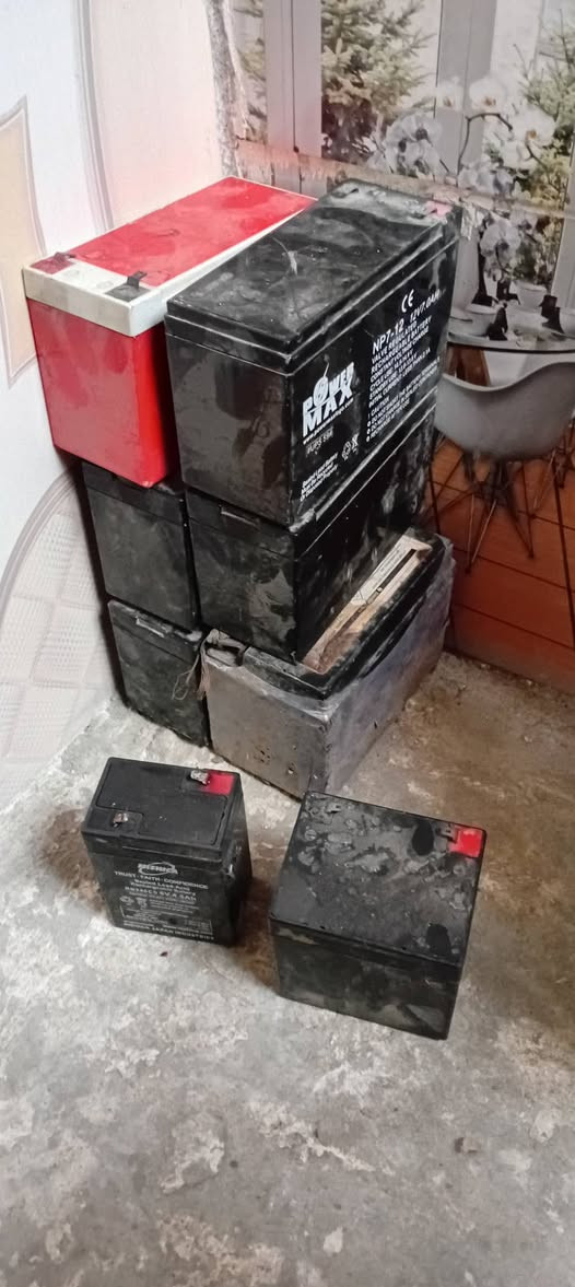 السلام عليكم نحاس تقريبن 5 كيلو قسم حرك وقسم زلغ وباتريات تقريبن 10 كيلو الشراي اتصل مكاني بغداد حسينيه الراشديه ***********
