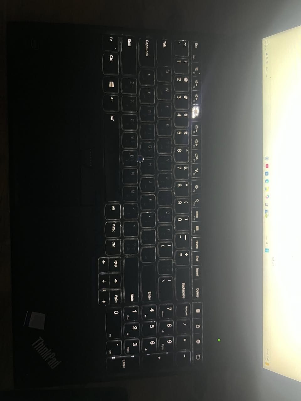 لابتوب من شركة Lenovo 
المواصفات : 

المعالج : Intel core i7 4810MQ 2.80GHz رباعي النواة
الرام : 32GB DDR3 بسرعة 3300MHz
كرت الشاشة: • Intel HD Graphics 4600
 • NVIDIA Quadro K1100M (2GB)
سريع لبرامج الهندسه مثل ( اتو كاد )
المساحة : SSD 512 GB 
حجم الشاشه والدقه : 
الحجم 15.6 
الدقه 1920×1080 (Full HD)
النظام : Windows 11 pro
السعر : 350 الف وبيها مجال 
رقم الهاتف : ***********
