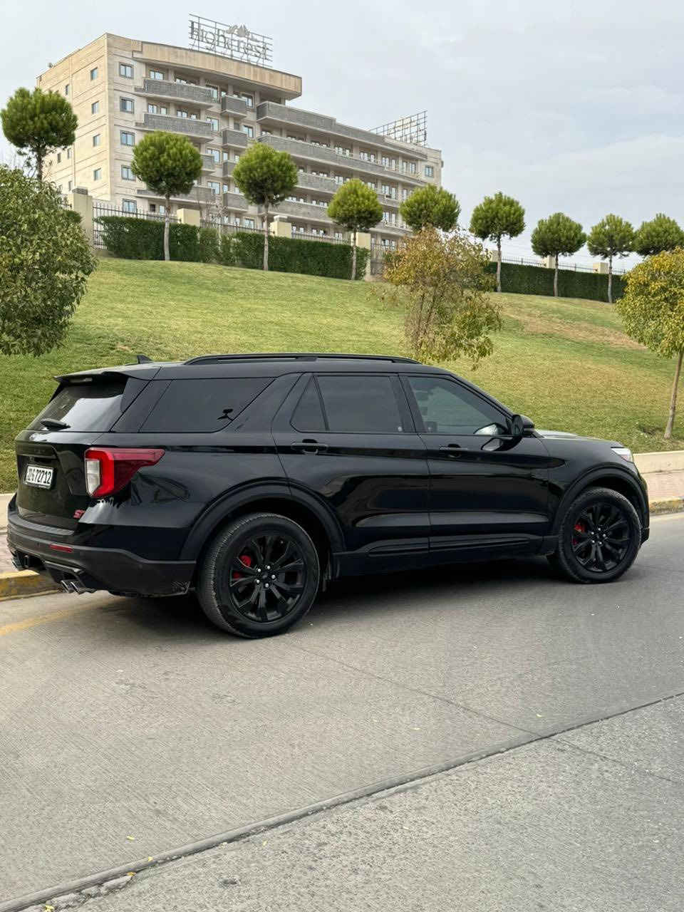 فورد اكسبلورر  مواصفاتST موديل2020
مكينه6 سلندر توين توربو
فول نواصفات1/1
دبل اكسل
بانوراما
كشن مساج وتدفئه وتبريد
شاشه الحجم الكبير
كشن خلفي كهرباء وهيتر
4 كامرات محيطيه
وباقي المواصفات المعروفه للفورد st
السياره بدون صبغ
بابين السكن مبدلات نفس اللون 
الضرر موضح بالمنشور
مكان السياره سليمانيه
***********
***********
