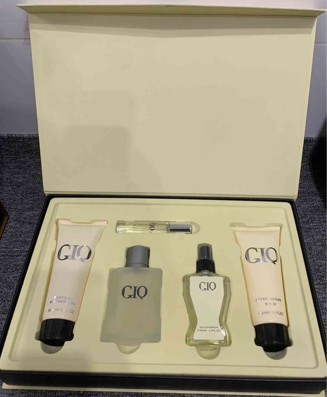 تاخمی بۆن پێکهاتووە لەبۆن وکرێم نرخی ١٥٠٠٠& سيت عطور مع كريم سعر ١٥٠٠٠ الف للحجز *********** أربيل, العراق
