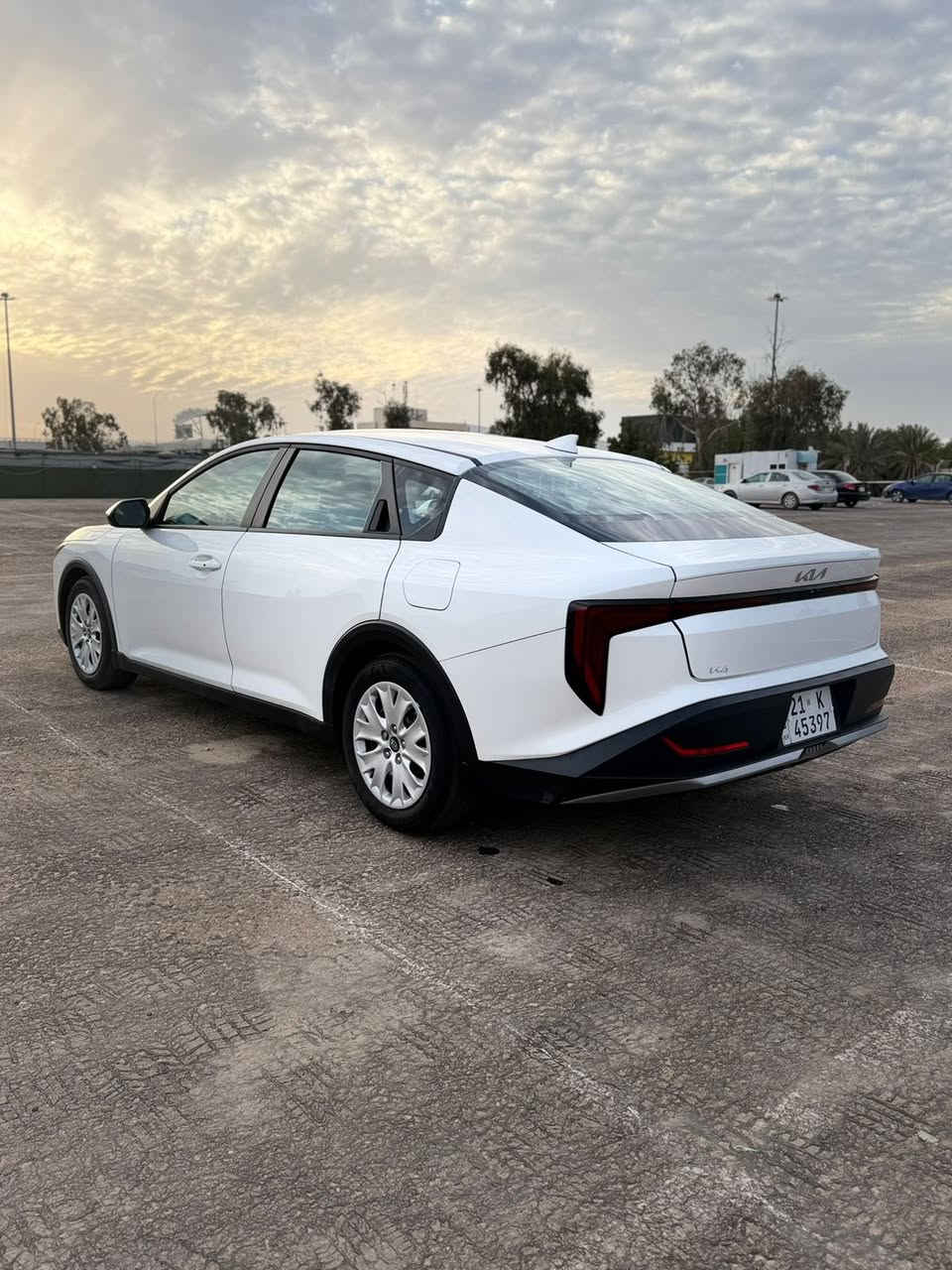 السلام عليكم 
للبيع KIA K4 وارد كندي 
الموديل 2025 
فئة LX 
المواصفات
بصمه و تشغلين عن بعدد
رادار و تحديد مسار و سياقة ذاتية 
مقاعد امامية تدفئه 
اوتو هولد و هند بربيك بصمه 
السيارة زيرو مماشية الف فقط 
ترقيم جديد قبل يومين
رقم سليمانية باسمي 
تريد وكاله تريد تحويل 
الحادث 
جاملغ خلفي صبغ فقط 
بدون ايرباك 
و صور حادثها موجوده ضمن الصور 
مكان السيارة بغداد زيونه 
للاستفسار و تفاصيل اكثر الاتصال او واتساب
***********
