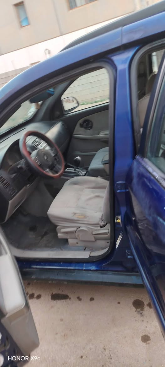 شوفر كونكس موديل ٢٠٠٦ كير اوتو كير ومحرك نضيف بيهة صبغ بنيد و دعامية جاردة رقم بغداد مكان السيارة ديالى بعقوبة *********** السعر ٥٧ وبيهة مجال
