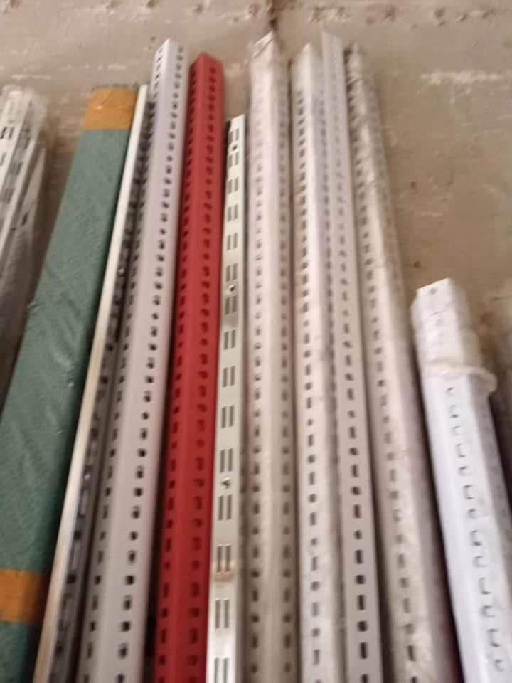 سلاام عليكم متوفر رفوف دكسن جديد ومستخدم أسعار مناسبة عنوان بغداد سوق مريدي انتصل تدلل***********
