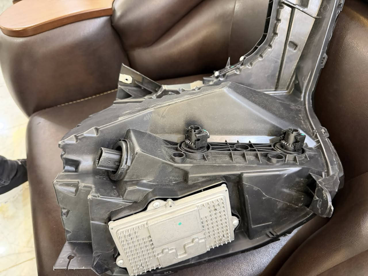 لايت كديلاك اصلي
جهة السايق L 
سعر /250$
مكاني اربيل 
للاستفسار 
***********
***********
