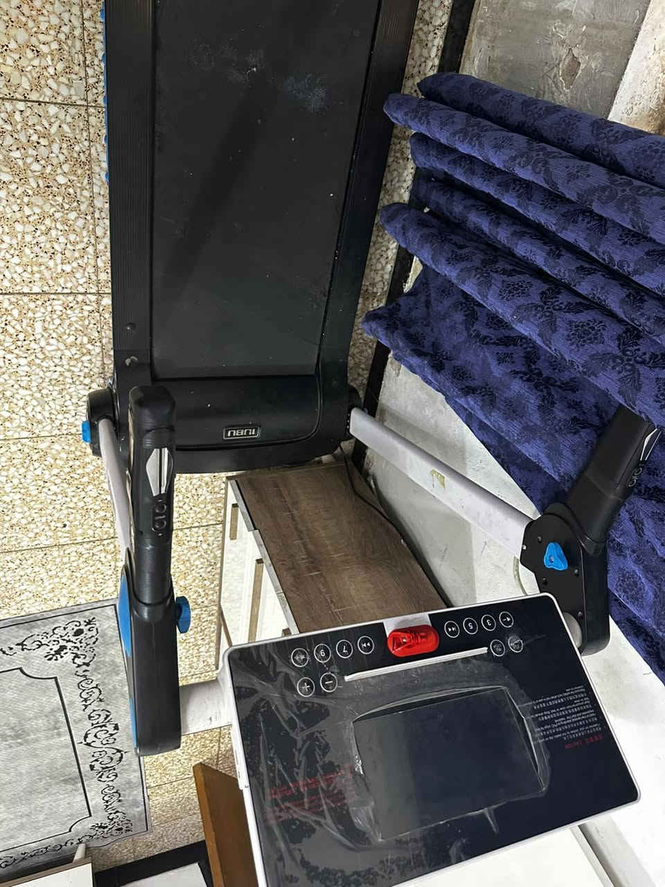 جهاز جري للبيع نضيف جدا السعر 225 العنوان العامريه مع انترنيت مع قياس سرعه ونبضات القلب مع اوكس للتصال***********
