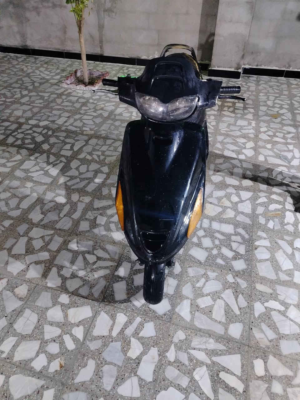 سلام عليكم دراجه فراشه للبيع تجفيت جديد كلشي شغال بيه السعر 300 او بيه مجال قليل المكان مشخاب ***********
