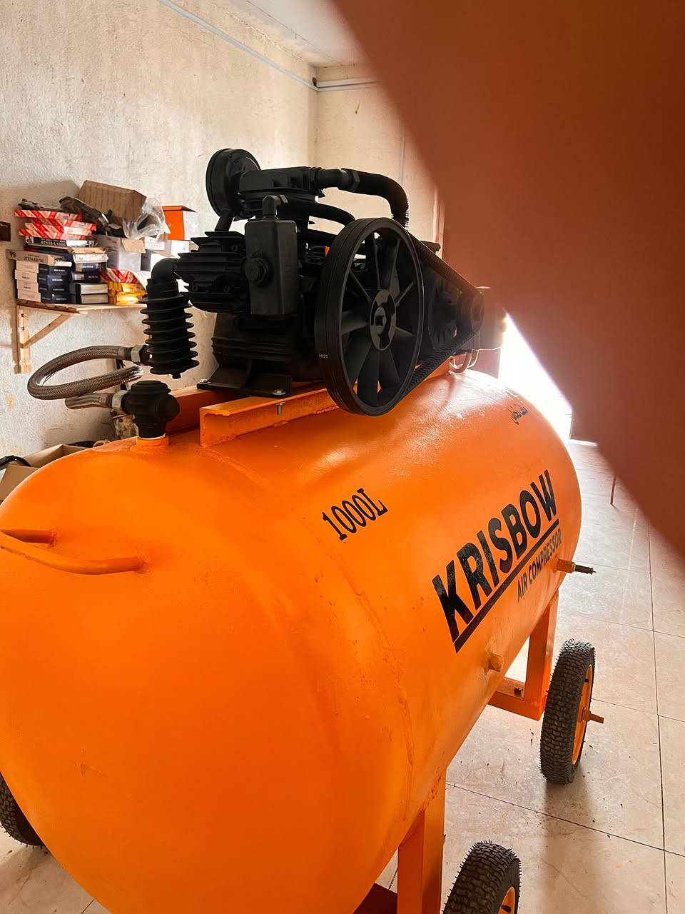 كمبريسر هواء  شغل درجه اولى جديد مامشتغل
1000 التر 

الحديد 8 ملم 

ضغط 16 بار

مكلف بالنشر 

للاستفسار ***********
