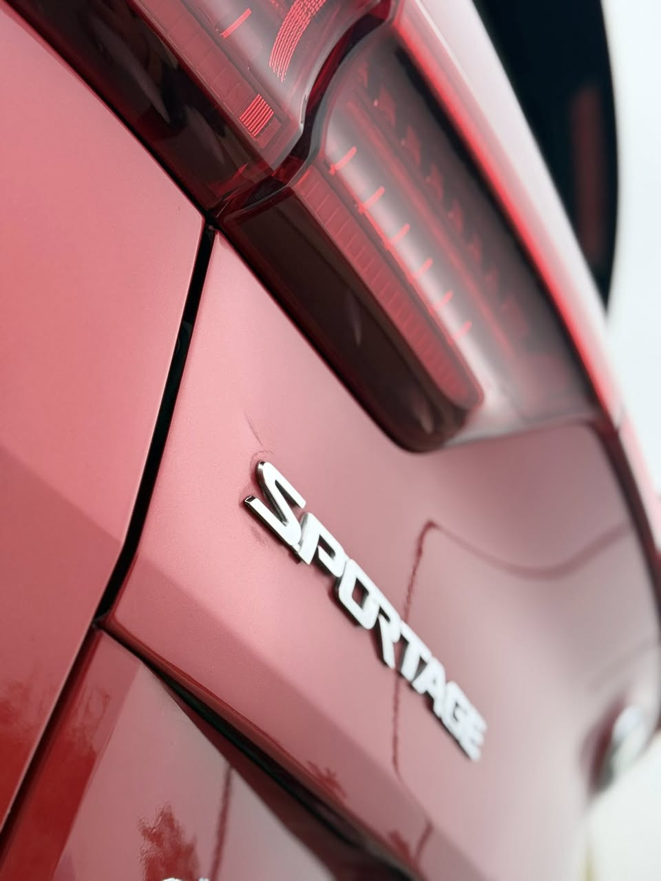 السلام عليكم
كيا سبورتج خليجي جيتي لاين موديل 2020
 الشركة الدولية ع ايد وحدة من الزيرو
ماشية72 حقيقي
فول مواصفات ١/١ معروفة 
محرك ٢٠٠٠ دوش 
رقم بغداد تحويل ثاني يوم
مكفولة عام من الصبغ والتبديل 
بانوراما.
بصمة دخول وتشغيل.
سايد بريك بصمة.
مانع منحدرات.
شاشة كبيرة.
اريل نفكيشن.
شاحن واير ليس .
تشغيل عن بعد
شفتات سرعة.
اوتو هولد.
جنطة كهرباء.
كشنات جلد بلادي و كهرباء.
.داخل لونين حمصي واسود.
حساس امامي وخلفي.
خمسه ويل كب .
قطعتين تبريد بيانو.
كامرة خلفيه.
تحكم ستيرن.
شاشه قرائه الاعطال
 .3 انضمة قيادة  
سيارة جاهزة من كل النواحي صدر تايرات
السعر 198 بيه مجال بسيط جدا
الاستفسار ***********
العنوان بغداد
