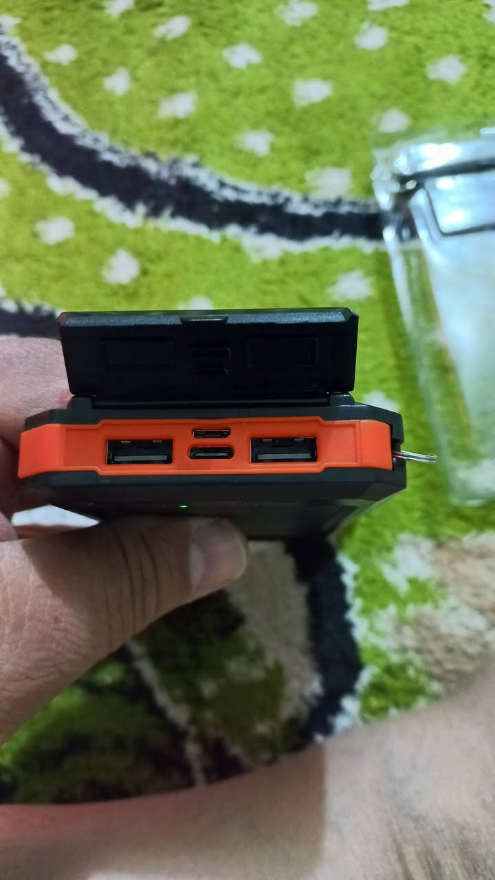 للبيع..باور بنك عدد يدوية..الكبير ٣٠ ملي امبير.ثقيل..والثاني ٢٦ ملي امبير...يشحن تايبسي..وطاقة شمسية..مكاني الصقلاوية حي الشهداء الثانية قرب مول ابو ياسر شارع البو سعده..***********حياكم الله
