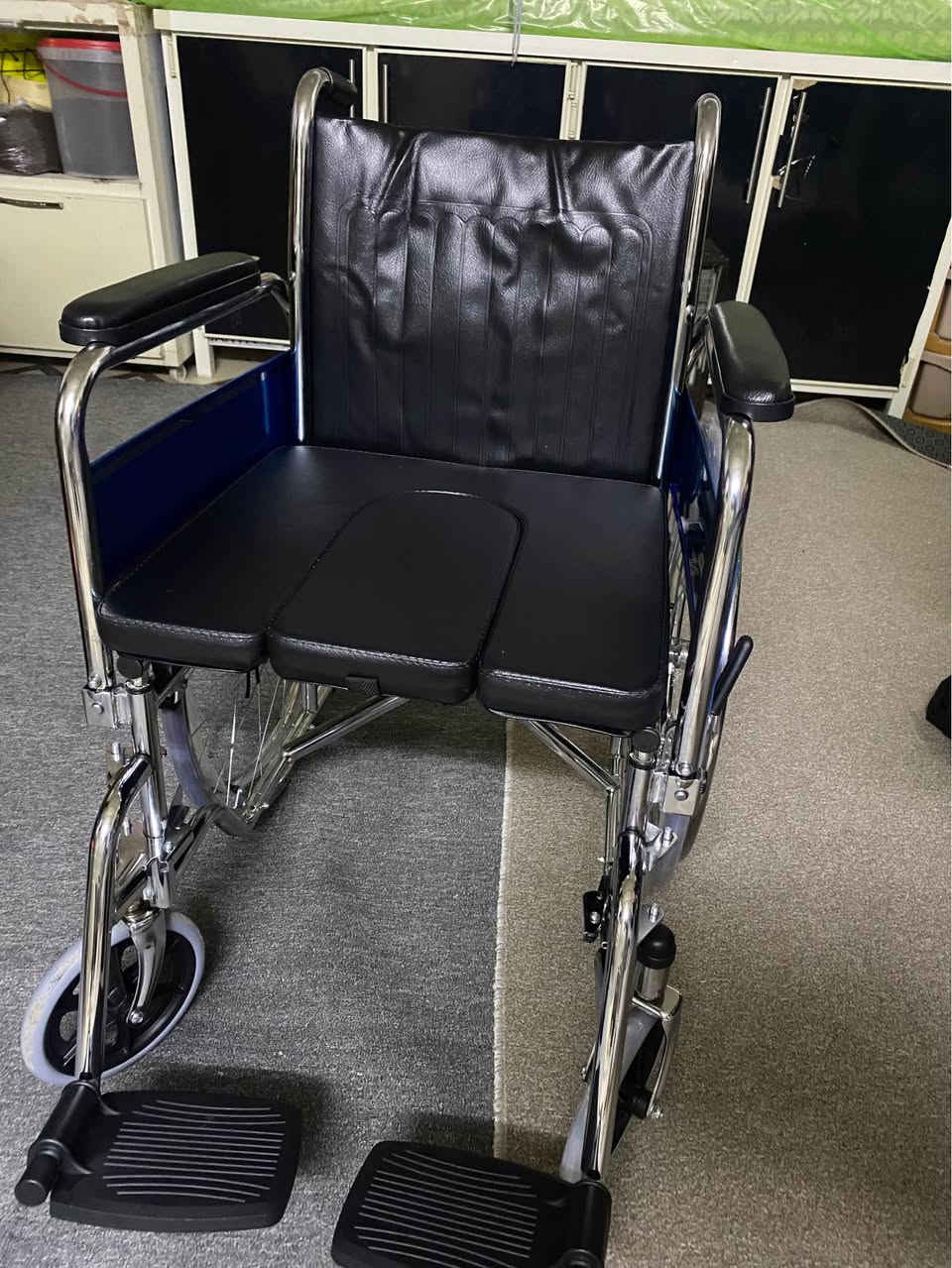 عاربانة معوقين و هم تواليت جديد مابيها اي عيب بالباكيت 
السعر 155
رقم الموبايل:*********** كركوك, العراق
