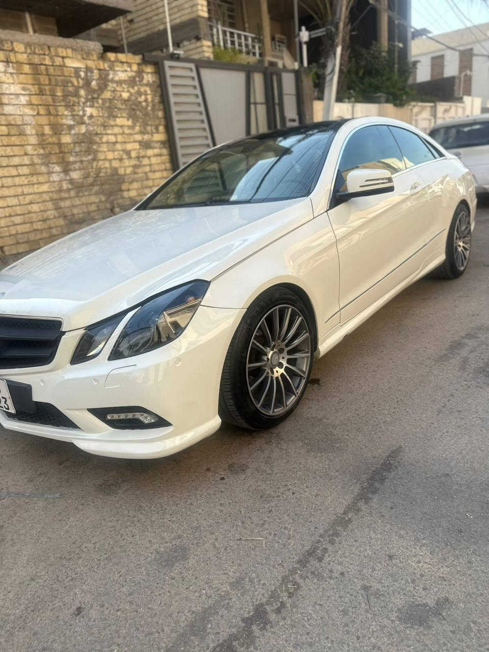 السلام عليكم 
للبيع او مراوس 
مارسدس E350 موديل 2011
فول مواصفات 
محرك 6 سلندر تنفس طبيعي المرغوب
كير محرك صدر جديد تايرات تو سايز وياله AMG ماشيه 148 الف 
السياره امريكيه حادثها سرقه وياله 
هنا بالعراق انطخت عندي بالجامع الامامي الأيسر ضربه خفيفه 
العنوان بغداد حي الإعلام 
*********** بغداد, العراق
