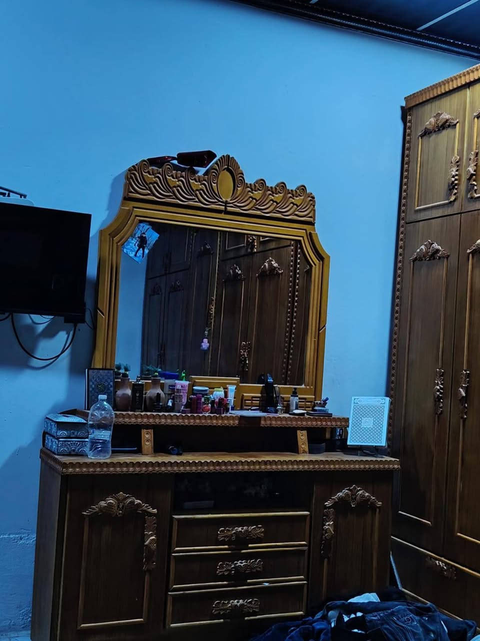 غرفه للبيع مستعمله شهرين مكان موصل ايمن حي مامون سعرها 800
رقم ***********واتساب
