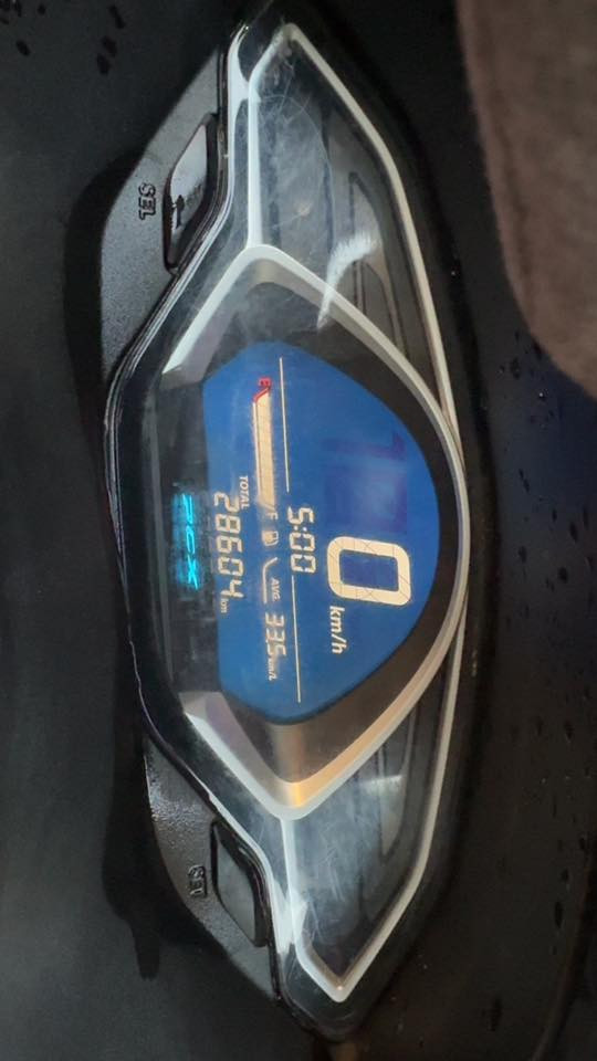 دراجة PCX جيل ثالث ياباني محرك 150 بيها اوراق كمرك ماشين بيها بس ما دافعين كمركها  سعرها 20 وبيها مجال حك الجيه  مكان الحبيبيه
***********
