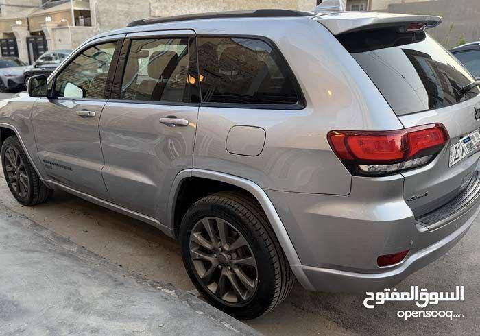 السلام عليكم جيب لاريدو 2017 وارد امريكي فول مواصفات فتحه فور ويل كشنات جلد شاشه كبيره مري قلاب رادار خلفي كشن ميموري تدفئه كشنات جنطه كهرباء فول مواصفات ماشيه ١٠٠ بيها منظومة زنون السيارة بيها قطع صبغ والسونار منشور ويل الصور السعر 158 وبيها مجال مكاني بغداد ***********
