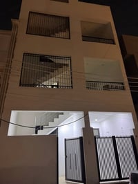 شقة للايجار داخل مجمع الضباط السكني تتكون الشقة من غرفة نوم وصالة و مط...