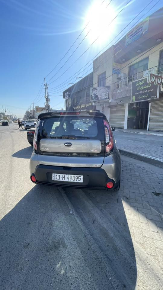 كيا صول موديل 2015 
حادثها بالبنيد بدون ايربالك وبارد بين الباب والجاملغ اليمنة على كد شبر 
مواصفاتها معروفة 
وتحتاج بس اعادة صبغ للبنيد 
سيارة مرتبة وكير ومكينة مكفولات 
السعر 107$ وبيها مجال 
عنواني بغداد - اليرموك 
***********
