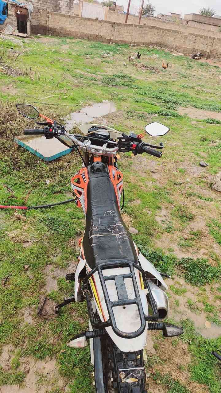 السلام عليكم ماطور سيراكس للبيع محرك 300 باب اول شرط ما مفتوح  موديل 2024 مكان عوسجه قربي  يعر 975 بي مجال لطيبين  خاص ماكو  ***********
