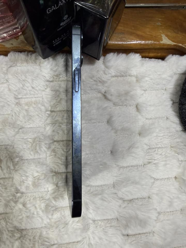 ايفون ١٢برو ماكس ماستر ذاكره ٢٥٦بطاريه٧٩جديد لا مفتوح ولامصلح ومكفول من كلشي مكاني بغداد الشعب السعر ٥٠٠بيه مجال بسيط ***********
