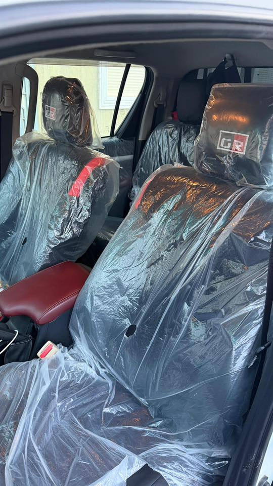 السلام عليكم  تويوتا هايلوكس كفاله عامه ماعده رصعتين 
المواصفات 
بصمه ابواب حساس امامي خلفي  شاحن لاسلكي كشنات  تبريد قطعتين تبريد مري شفط اربع جام اوتو 
اشارة ترحيب بنيد جكات شاشه كامرة خلفية  
وباقي المواصفات المعروفه 
رقم اربيل تحويل مباشر او وكالة
⭕ موديل ➖2023 
⭕المكينه ➖ 6 سلندر 
عداد المسافه _ 55 الف جديده
المواصفات ➖ 
للاستفسار *********** 📱
السعر المطلوب 
360$وبيهه مجال بسيط
