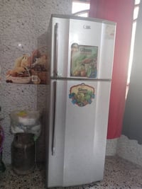 ثلاجة • نضيفه • شغاله