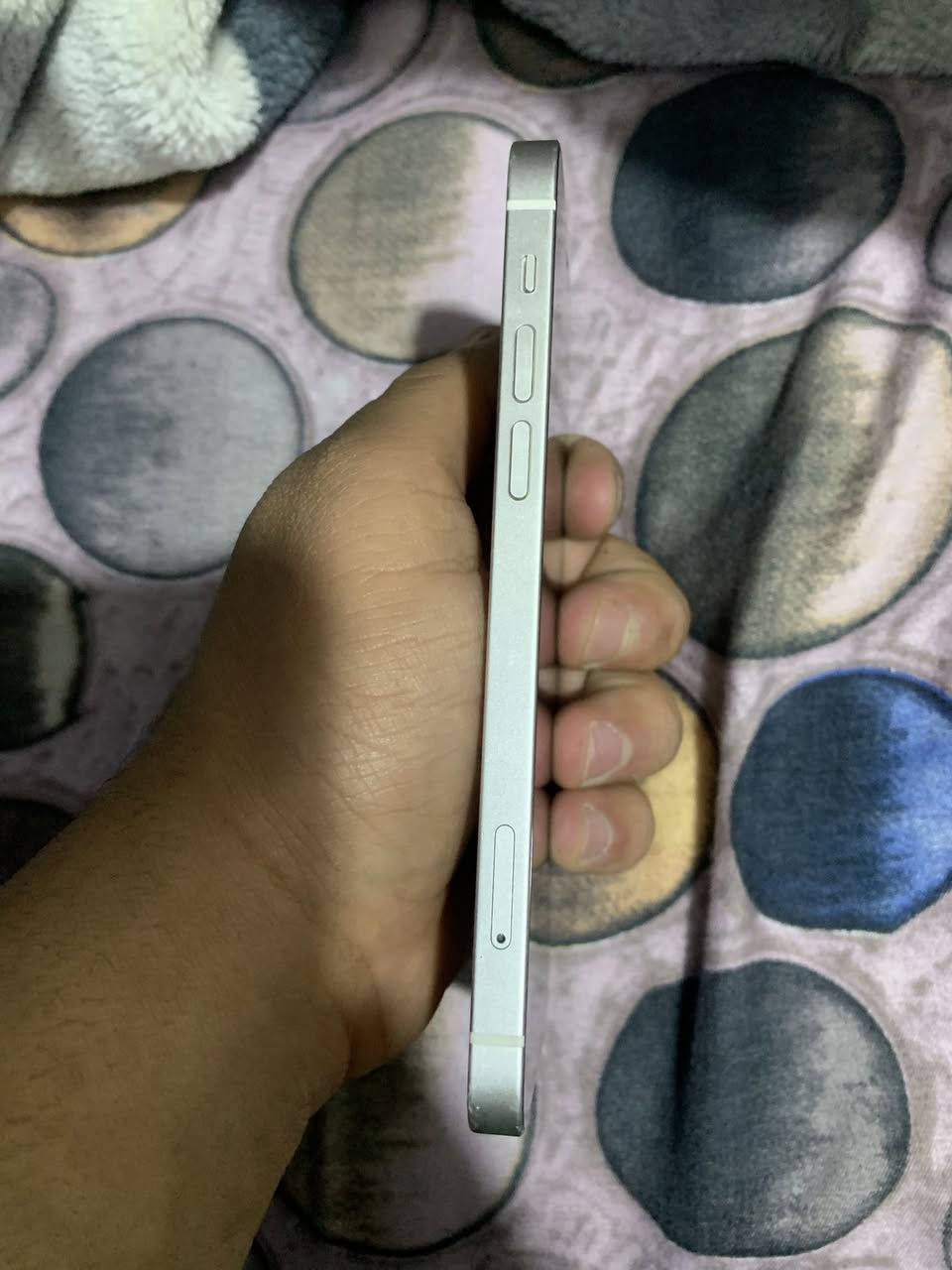 آيفون 12 العادي جهاز  مكفول من كلشي  كله بلادي بطاريته 75 ذاكره 128سعره 325وبي مجال رقم ***********
