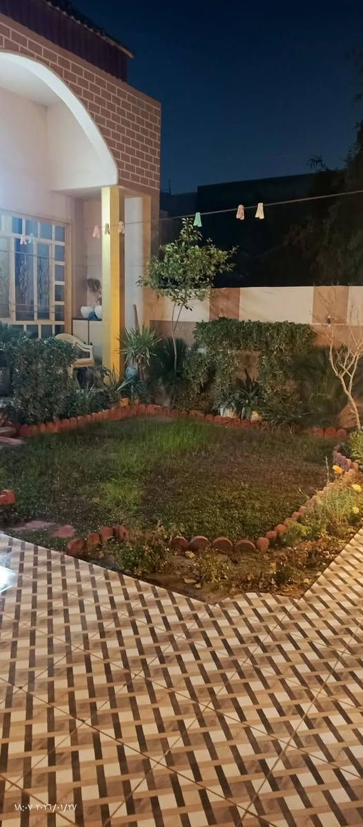 دار للبيع مساحه 300 متر طابق واحد غرفتين نوم
القادسيه قطعه 500 السعر 150 وبي مجال 
***********
***********
