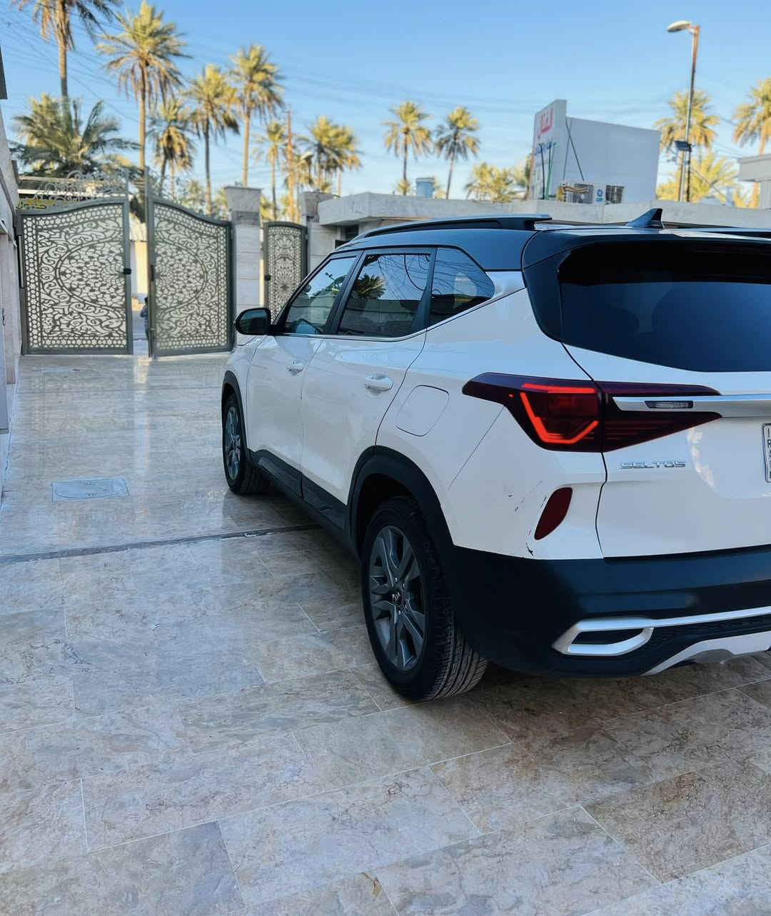 السلام عليكم 🔥😎 بيع فقط 
كيا سلتوز 2021 امريكي 
رقم بغداد تحويل مباشر ب اسم المشتري 
عداد المسافه 118 الف KM
صور الحادث موضحه ب اسفل المنشور 🔻🔻
بدون ايرباك 
المواصفات ✅🔰
الون ابيض تو كلر قماره وتكم سود بدي ابيض 
محرك 2000 دوش 
تحكمات ستيرن 
شاشه 
كامره 
لد امامي خلفي 
درايف مود اوضاع قياده 
اطفاء ذاتي 
مانع تزحلق 
تحديد مسار 
وبعد بيها مواصفات 

 📍 مكان السياره / بغداد الكاظميه 

📞 ***********

📞 ***********
