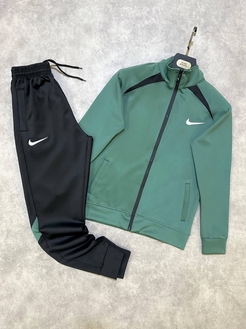 تصفيه نهايه موسم السعر فقط 13 الف احجام متفرقه  عنوان خانقين فرع شرطه مقابل احذيه  علاء حداد


**إذا كنت صاحب هذا الإعلان وتريد حذفه لأي سبب، رجاءا أرسل رسالة إلى الدعم الفني**