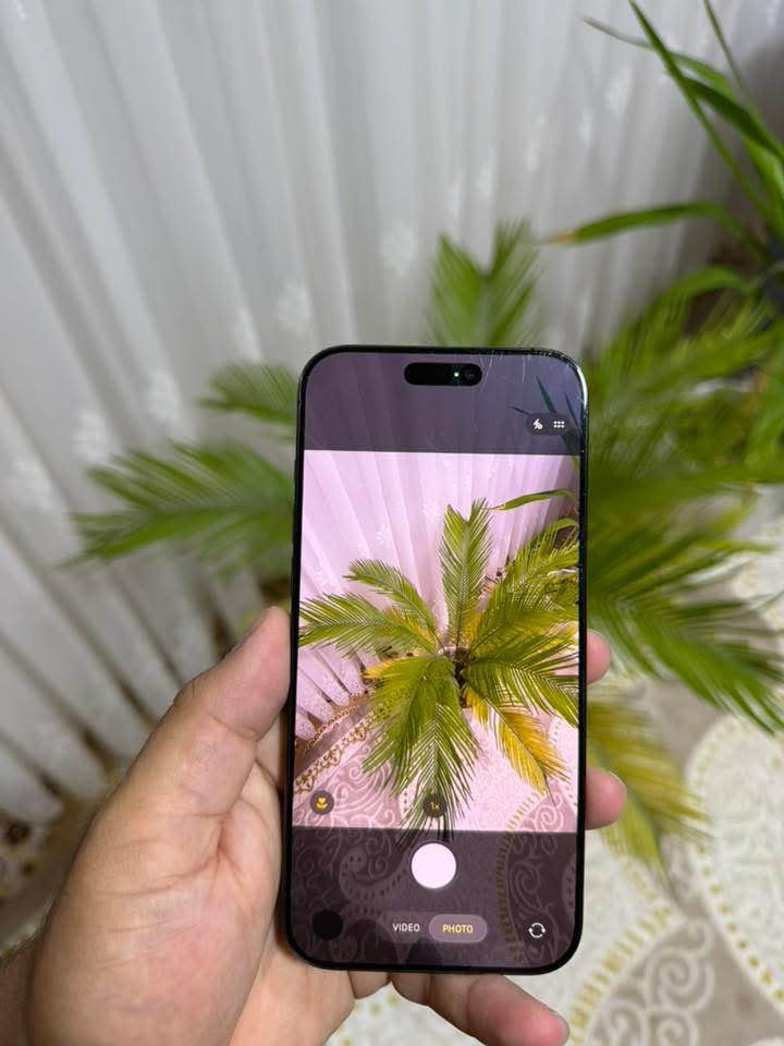 iphone 16 pro max  2sim 740$ 
256gb
ZAA
batry 86
مۆبایلەکە تەنها پشتی گۆراوە و کەمێ شوختی شاشەی هەیە نرخی ٧٤٠ دۆلار 
سلیمانی گەیاندنم نیە 
*********** دار بنديهكان, السليمانية
