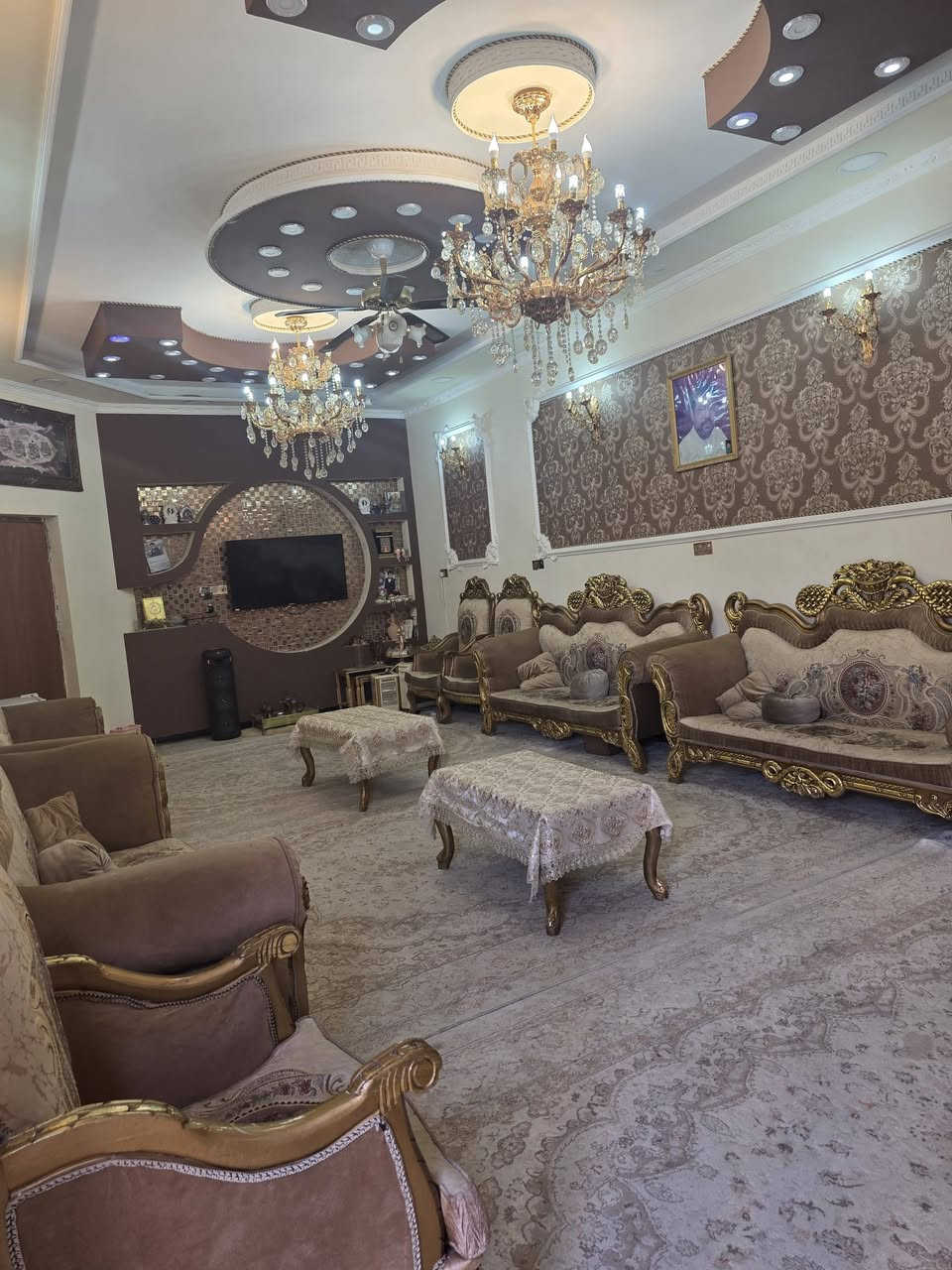 عقار للبيع طابو صرف مساحه ٢٠٠ مع فضله ٢٥٠ متر بناء درجه يك  العنوان دور الشرطه خلف بانزين خانه شارع السيد بشارع المستوصف للعلم الوجهه البيت قيد الانشاء 
للستفسار اكثر ***********
