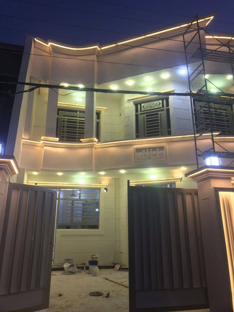 السلام عليكم متوفر صباغ بيوت وشبابيك وفوم الي يحب تفاصيل اكثر هذا رقمه +964 770 793 6227
