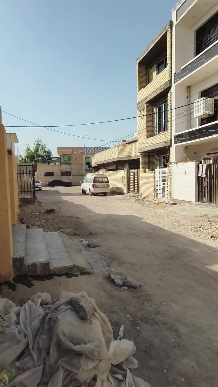 السلام عليكم دار زراعي حي الجهاد الديوان قرب اسواق اميره قبل سيطرة المكاسب اكثر من ٥٠ متر قرار ١١٧ المنطقه مشدود الهة ميزانية كهرباء مرقم وزارة الكهرباء مجاري مي كلشي كامل مقدمين معاملة تطويب مشموله بلتطويب الدار ابيعه بدون واجهيه وارضيه اسلمك كامل كهرباء ومطبخ سيراميك وحمام سيراميك السعر ٦٣ وبي مجال 
الاتصال ***********
