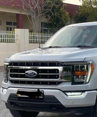 زوج لايتات اصلي و شباك اصلي  للبيع  $٧٠٠ كلها  ٠٧٧٠١٤٩٨٦٧٥ ٠٧٥٠١١٤٥٧٥١