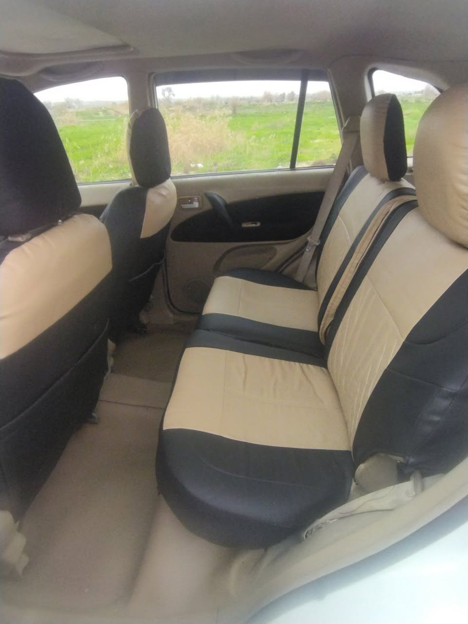 السلام عليكم 
سيارة تيكو 2012 للبيع رقم مسطرة جديد شرعي بل موصل شرط تحويل كير ومحرك شرط تدفئة تبريد بشرط داخلها جديد وبيها تنتة سكف جاماات ومري كهرب شاشة كامرة كشنات جلد سيارة كلش نظيفة مال جناي سيارة ما ناقصها شي بس شغل واطلع ضررها خمس قطع بدون دواخل 

السعر 65 ورقة 

للاستفسار 
***********
