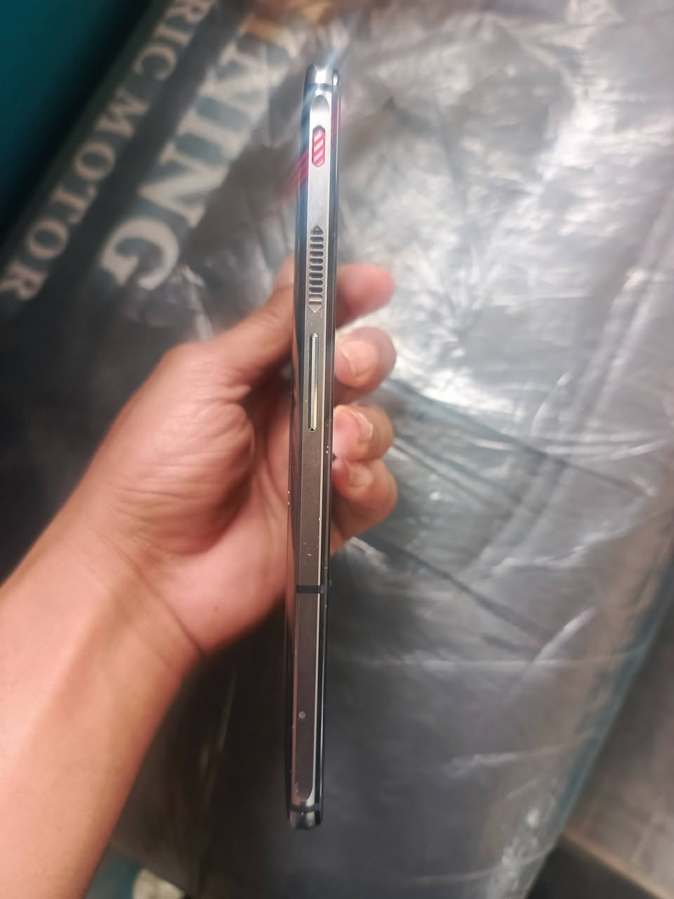 سلام عليكم جهاز ريد مجك 6 برو نضيف ستعمال قليل فقط جهاز وكارتونته بدون ملحقات المكان ابو دشير ‏‪***********‬‏
