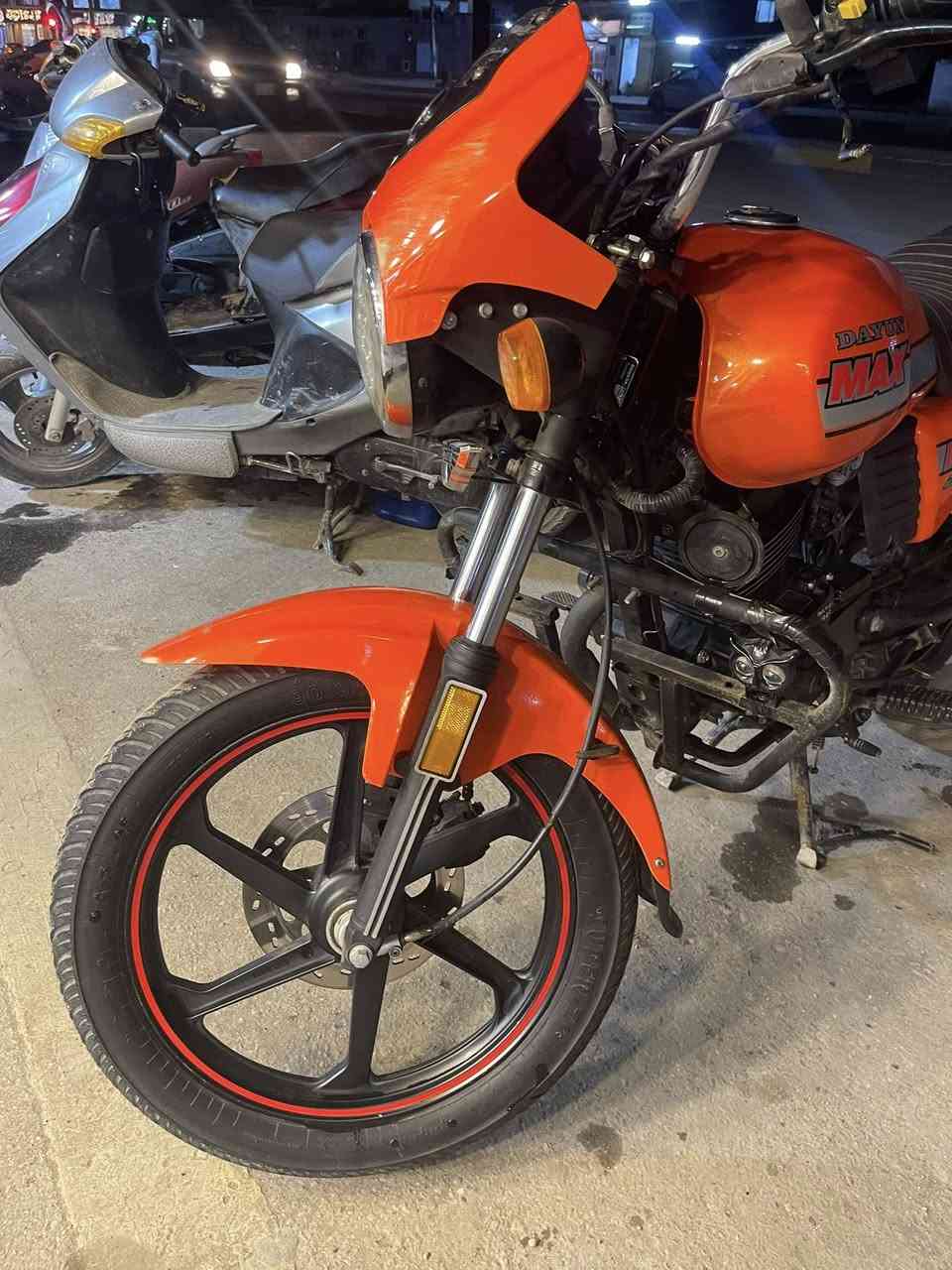 السلام عليكم دراجه دايوان للبيع مديل 23كفاله عامه برغي ما مبدل بيها دراجه رقم وسنويه فقط استلام لوحات تستلم وتحول تحويل ثاني يوم دراجه جاهزه من كلشي مابيها نقص برغي الشراي يتصل السعر 1950وبيها مجال قليل كلش الي حاب والشراي يتصل خاص مغلق ***********
