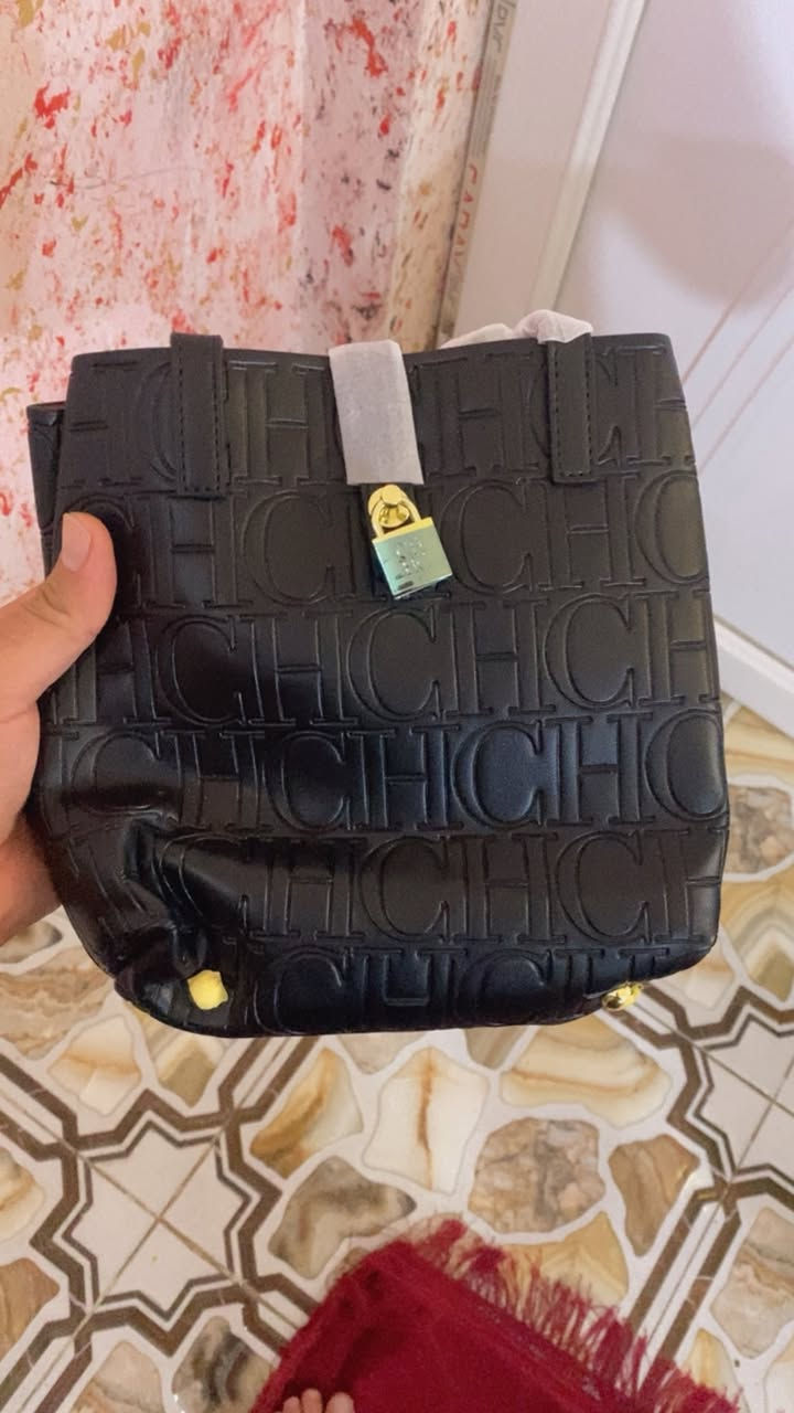 السلام عليكم
اغراض كلها اصليه والجنطه اقرو وشوفه اني ماحكم يمكم الحجي الاسعار جوه السوك للستفسار خاص او هذه رقمي ***********
