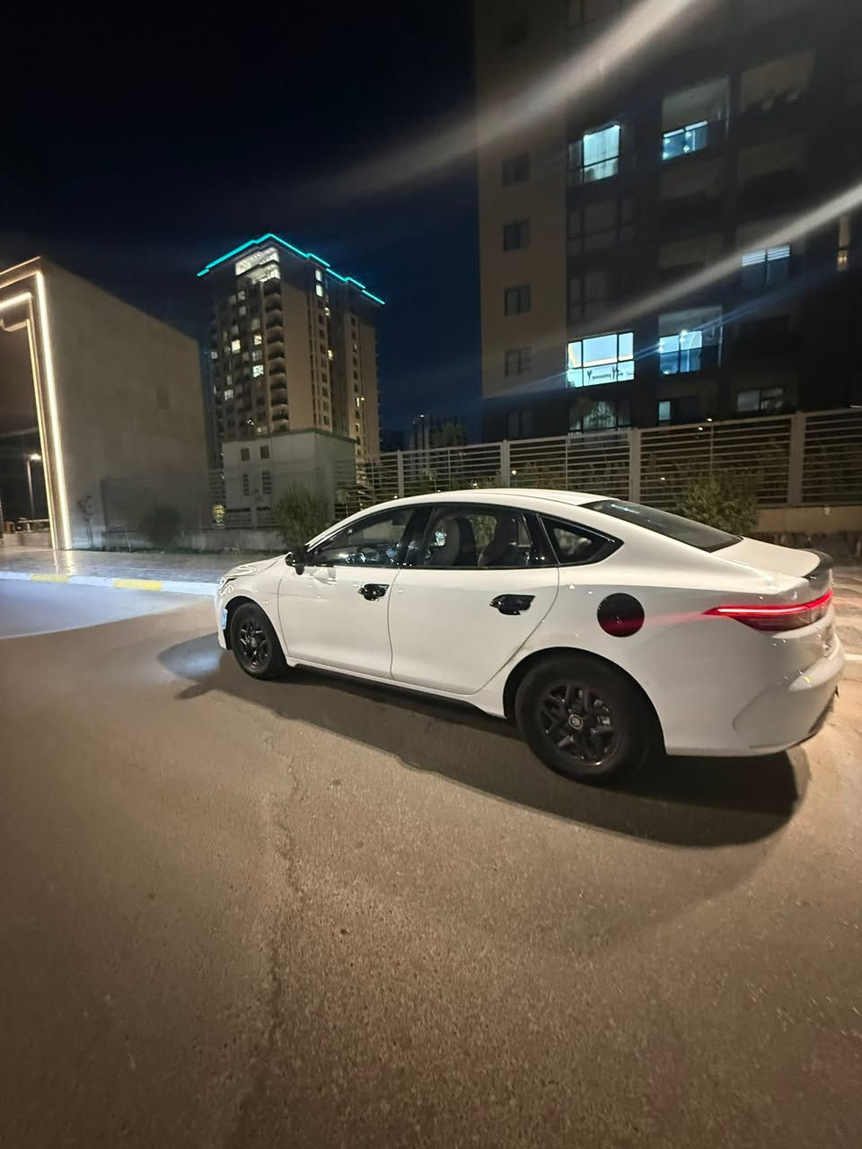 بحاله زيرو صار بيه صبغ جاملغ السعر ١٨   و٧٠٠. يعجبك السعر اتصل.  سعره قفل.   مكانه بغداد حي جهاد تلفون ***********
