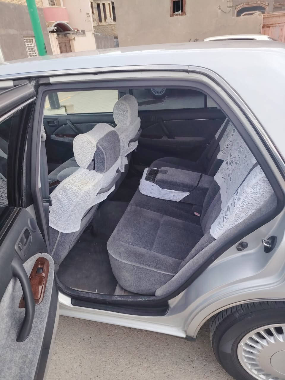 السلام عليكم راس الثور تكم للبيع مديل 96كفاله من اىكص والنقل جثه والضربه والعيب الشرعي تخم تاير جديد حداده توني مسويه شاصي 55اصل خمس دكم  تبريد وي السويج ثلج مكينه وكيرتوني شادهن تحوير النجف اصل طويله رقم بصره سنويه 28 العنوان البصره  السعر 120وبيه مجال بسيط السياره مال جناي هاتف ***********
