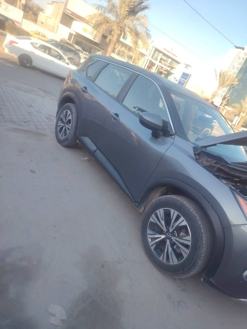 نيسان روج موديل 2023 حادثها بس البنين والكامل يعني حاجتها بس البسيط كلش مكانها  مكانها المنصور شارع 14 شارع  سعر ١٥٠ وبي مجال ***********
