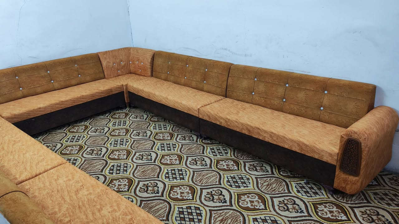 ديوان للبيع تزكام كلش نضيف 26 مقاعد 8 ثلثيات وثنين زوايه مو بس المنشورات اكو غيرهن السعر 550 العنوان كربلاء حي العامل يوجد توصيل داخل كربلاء الستفسار ***********
